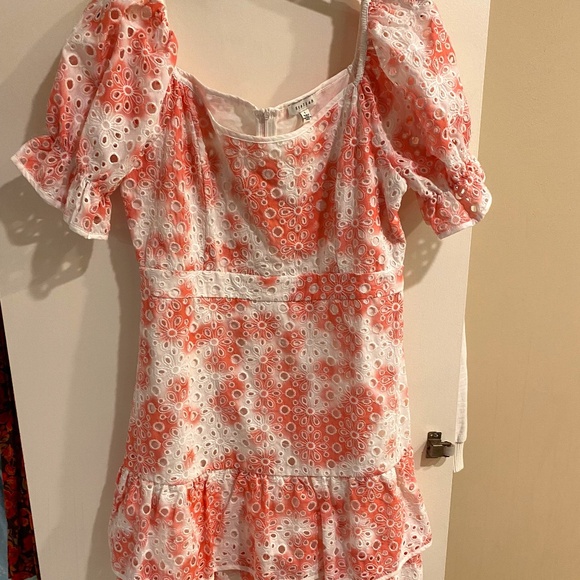 ⭐️🩷 EUC Stellah eyelet minidress from Saks, worn once 🩷⭐️ - Picture 1 of 14